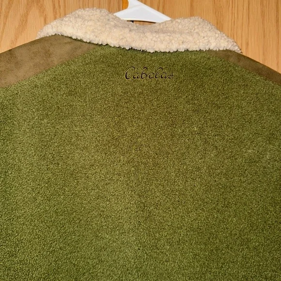 Vintage Cabela's Green and Cream Women's Jacket - Picture 4 of 4